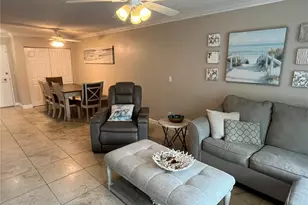 2700 Coconut Bay Ln Ln, Sarasota, FL 34237 - Photo 6