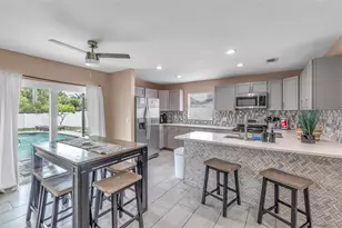 2714 42nd St W, Bradenton, FL 34205 - Photo 4