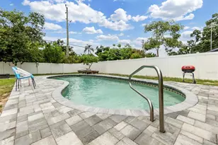2714 42nd St W, Bradenton, FL 34205 - Photo 2