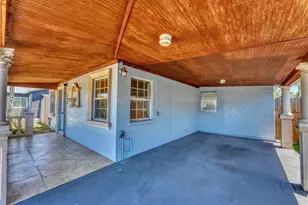 513 25th Ave W, Bradenton, FL 34205 - Photo 4