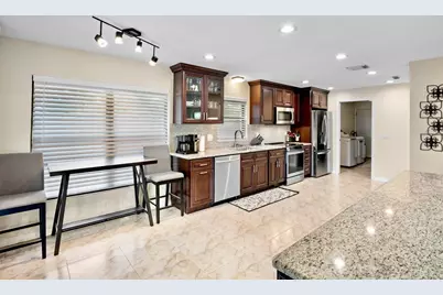 6816 Mauna Loa Boulevard, Sarasota, FL 34241 - Photo 10