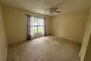 4242 Oakhurst Cir E, Sarasota, FL 34233 - Photo 10