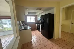 4242 Oakhurst Cir E, Sarasota, FL 34233 - Photo 6