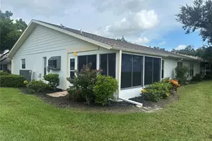 4242 Oakhurst Cir E, Sarasota, FL 34233 - Photo 2