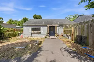 2706 E Annie St, Tampa, FL 33612 - Photo 2