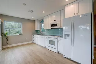 3214 N Seclusion Dr, Sarasota, FL 34239 - Photo 16