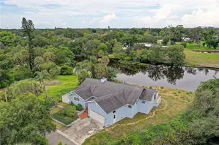 3214 N Seclusion Dr, Sarasota, FL 34239 - Photo 1