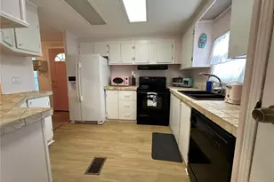283 Apricot St, Bradenton, FL 34207 - Photo 2