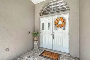 4494 Diamond Cir E, Sarasota, FL 34233 - Photo 2