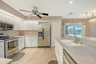 4494 Diamond Cir E, Sarasota, FL 34233 - Photo 12