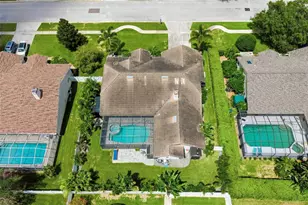3347 Lake Shore Ln, Clearwater, FL 33761 - Photo 2
