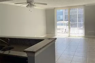 2755 Coconut Bay Ln Ln, Sarasota, FL 34237 - Photo 4