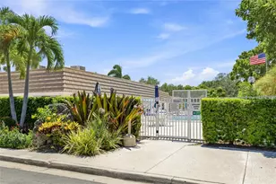 2740 Riverbluff Pkwy, Sarasota, FL 34231 - Photo 30