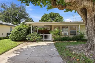 1302 32nd St W, Bradenton, FL 34205 - Photo 2