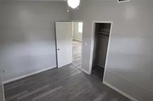 2425 Dixie Ave, Sarasota, FL 34234 - Photo 4