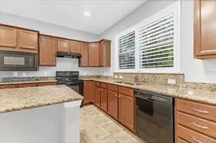 19010 Mangieri St, Venice, FL 34293 - Photo 8