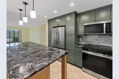 6470 Hollywood Boulevard #104, Sarasota, FL 34231 - Photo 4