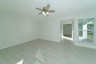 2139 Couver Dr, Sarasota, FL 34231 - Photo 4