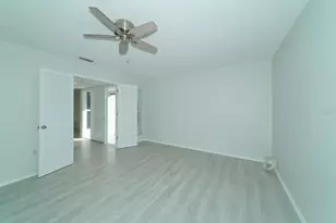 2139 Couver Dr, Sarasota, FL 34231 - Photo 14
