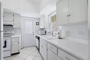 5887 Tidewood Ave, Sarasota, FL 34231 - Photo 14