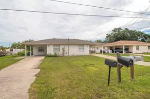 2809 47th Ave W, Bradenton, FL 34207 - Photo 2