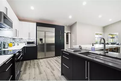 5833 Carriage Drive, Sarasota, FL 34243 - Photo 12
