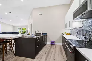5833 Carriage Dr, Sarasota, FL 34243 - Photo 14