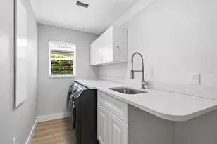 5833 Carriage Dr, Sarasota, FL 34243 - Photo 20