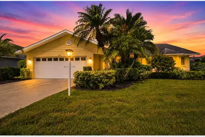 5833 Carriage Drive, Sarasota, FL 34243 - Photo 2