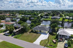 481 W Tarpon Blvd NW, Port Charlotte, FL 33952 - Photo 2
