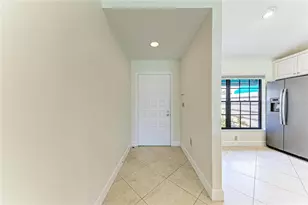 6085 Clubside Dr, Sarasota, FL 34243 - Photo 4
