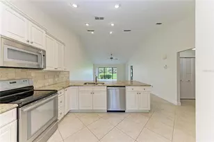 6085 Clubside Dr, Sarasota, FL 34243 - Photo 18