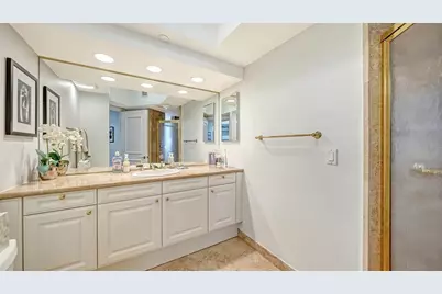 1241 Gulf Of Mexico Drive #303, Longboat Key, FL 34228 - Photo 44
