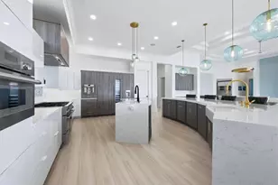 387 S Shore Dr, Sarasota, FL 34234 - Photo 12