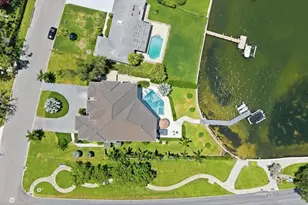 387 S Shore Dr, Sarasota, FL 34234 - Photo 2