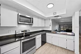5785 Summerside Ln, Sarasota, FL 34231 - Photo 6