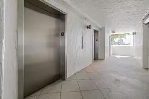19 Whispering Sands Dr, Sarasota, FL 34242 - Photo 2