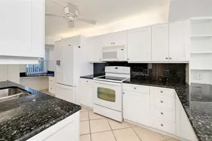 19 Whispering Sands Dr, Sarasota, FL 34242 - Photo 6