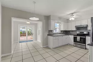 415 49th St W, Palmetto, FL 34221 - Photo 10