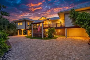 677 Lands End Dr, Longboat Key, FL 34228 - Photo 2