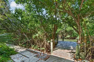 677 Lands End Dr, Longboat Key, FL 34228 - Photo 30