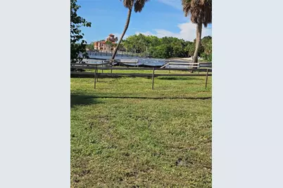 337 N Shore Drive, Sarasota, FL 34234 - Photo 4