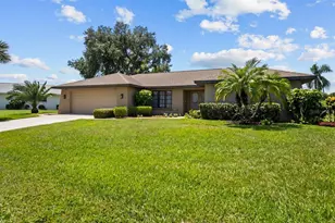 1903 Pebble Beach Ct, Venice, FL 34293 - Photo 2