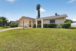 5031 Brandeis Cir S, Sarasota, FL 34243 - Photo 4