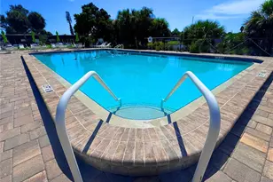 1213 Glen Oaks Dr E, Sarasota, FL 34232 - Photo 4