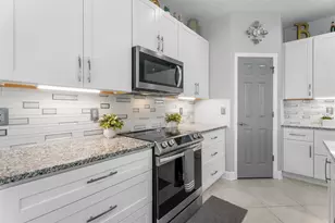 8430 Nandina Dr, Sarasota, FL 34240 - Photo 18