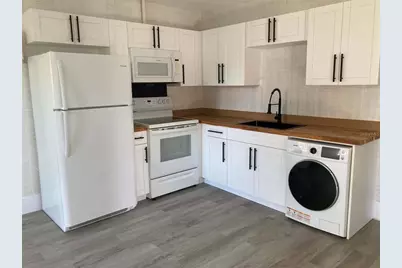 31 W Oakwood Street #1, Tarpon Springs, FL 34689 - Photo 2