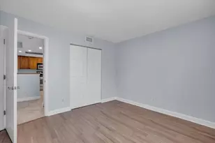 2755 Coconut Bay Ln, Sarasota, FL 34237 - Photo 10