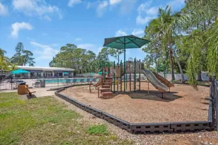 2755 Coconut Bay Ln, Sarasota, FL 34237 - Photo 12