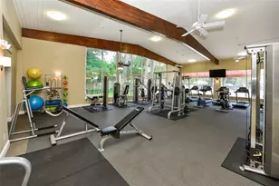2755 Coconut Bay Ln Ln, Sarasota, FL 34237 - Photo 14